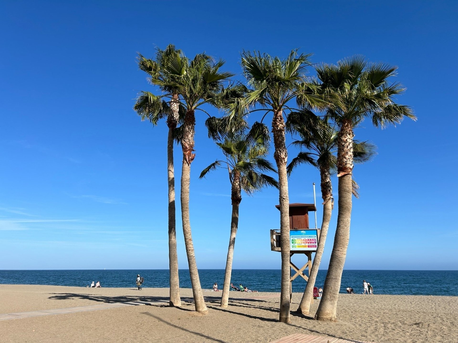 Mijas refuerza el control ambiental de aguas de arroyos que llegan a playas y mejora el análisis de la arena