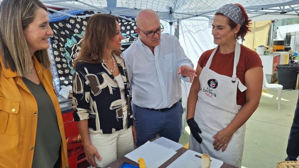 Navarro destaca el apoyo de la Junta al sector ganadero en la Fiesta de la Cabra Malagueña