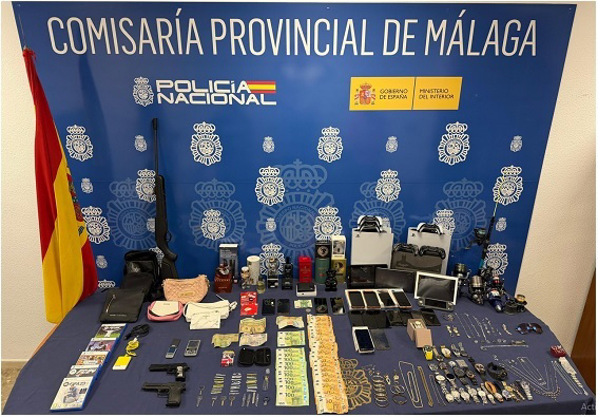 Ocho detenidos al desarticular un grupo relacionado con una veintena de robos en casas habitadas