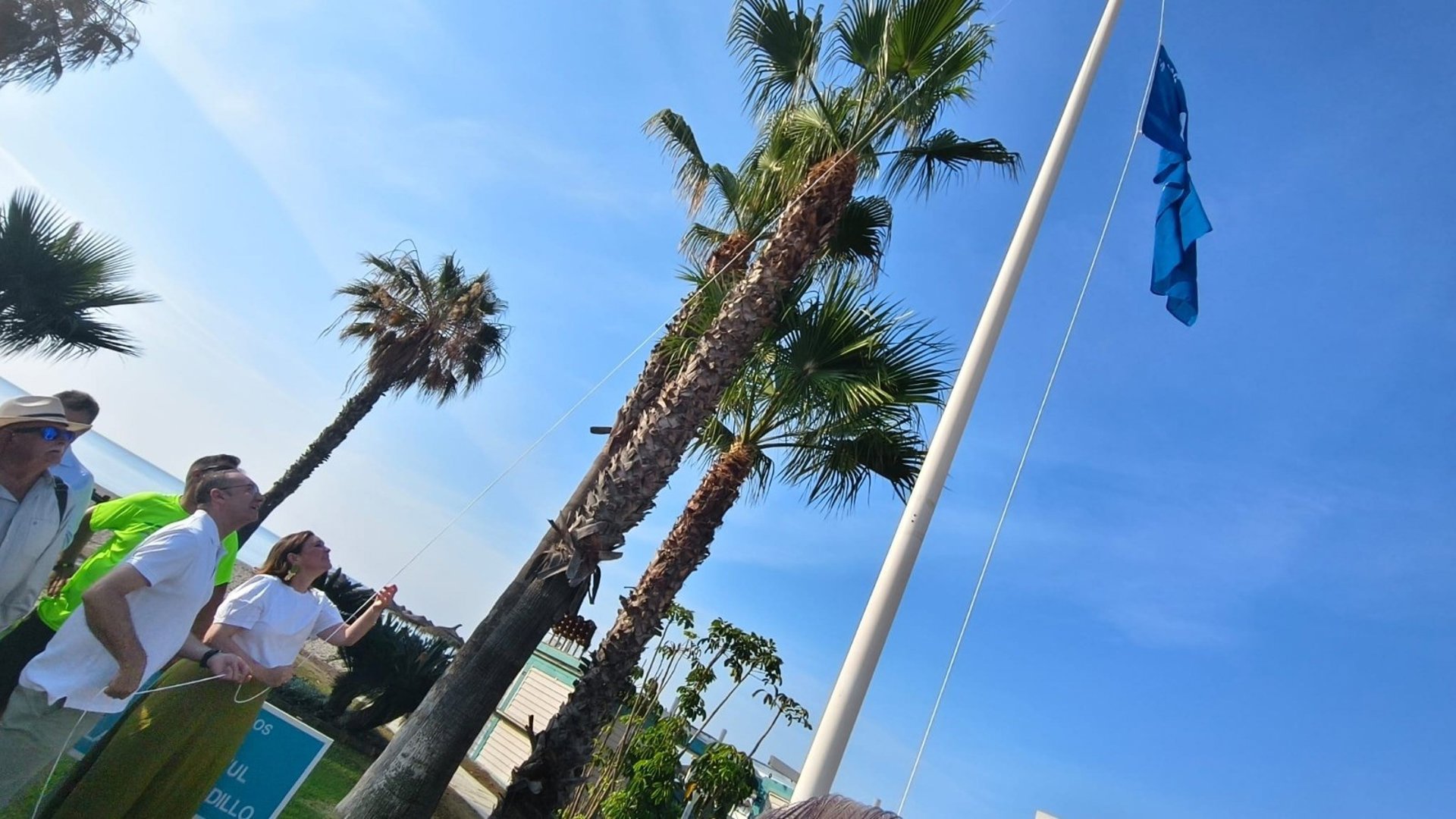 Torremolinos iza por segundo año consecutivo la bandera azul en todo su litoral
