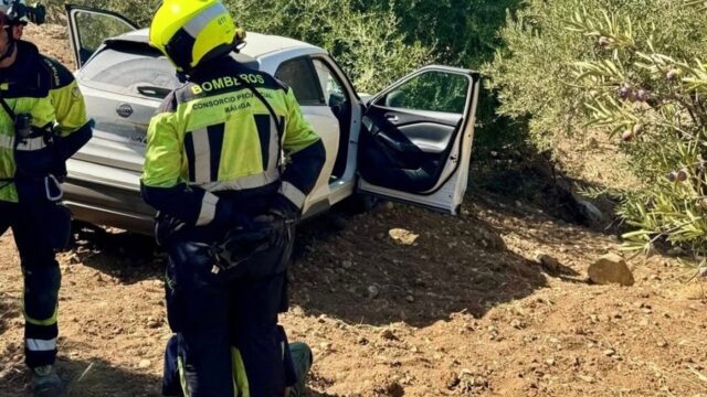 Un coche cae por un terraplén y dos personas resultan heridas en la MA-447 a la altura de Álora