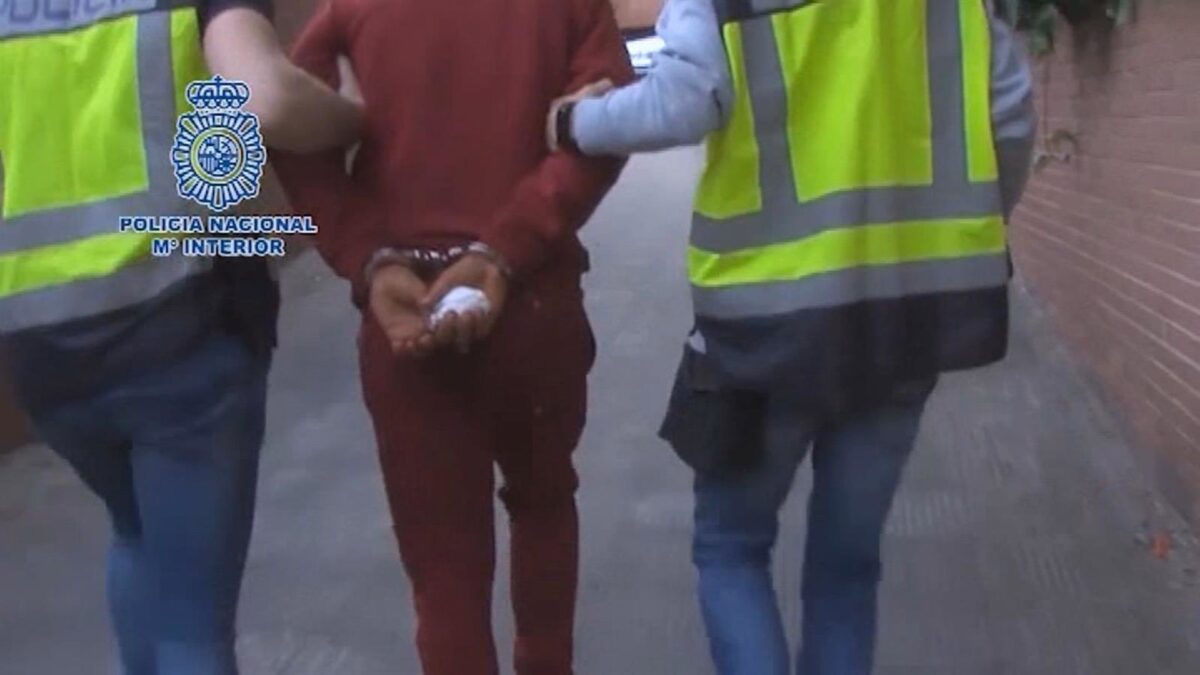 Un muerto y tres detenidos tras un tiroteo en la capital