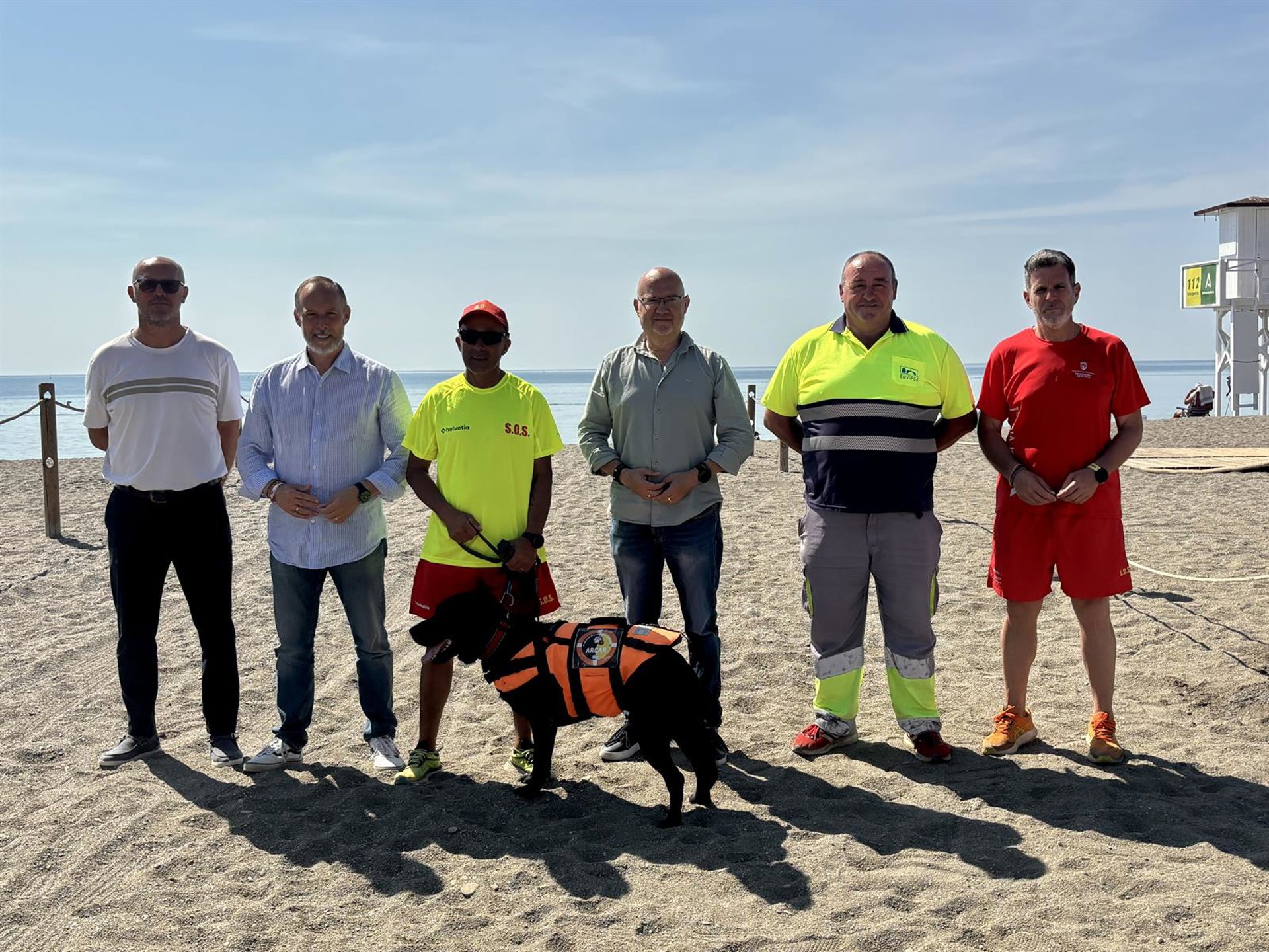 Vélez-Málaga activa el servicio de salvamento, vigilancia y asistencia en sus 22 kilómetros de litoral