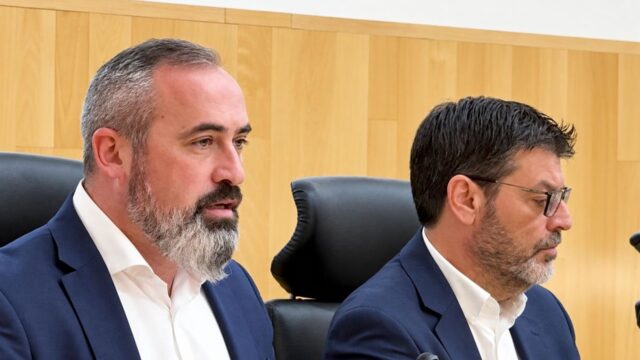Vox lleva a la Diputación los cierres de playas por contaminación bacteriana y reclama reforzar el saneamiento