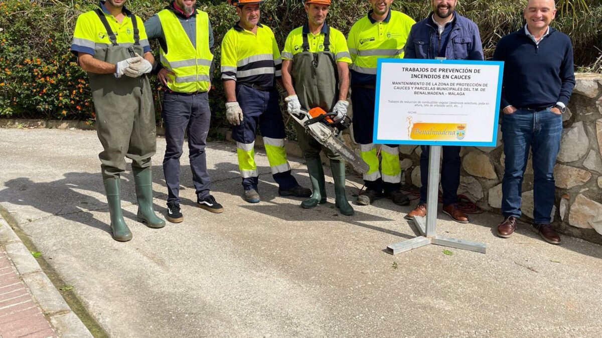El Ayuntamiento de Benalmádena avanza en los trabajos de mantenimiento que realizan en los diferentes cauces