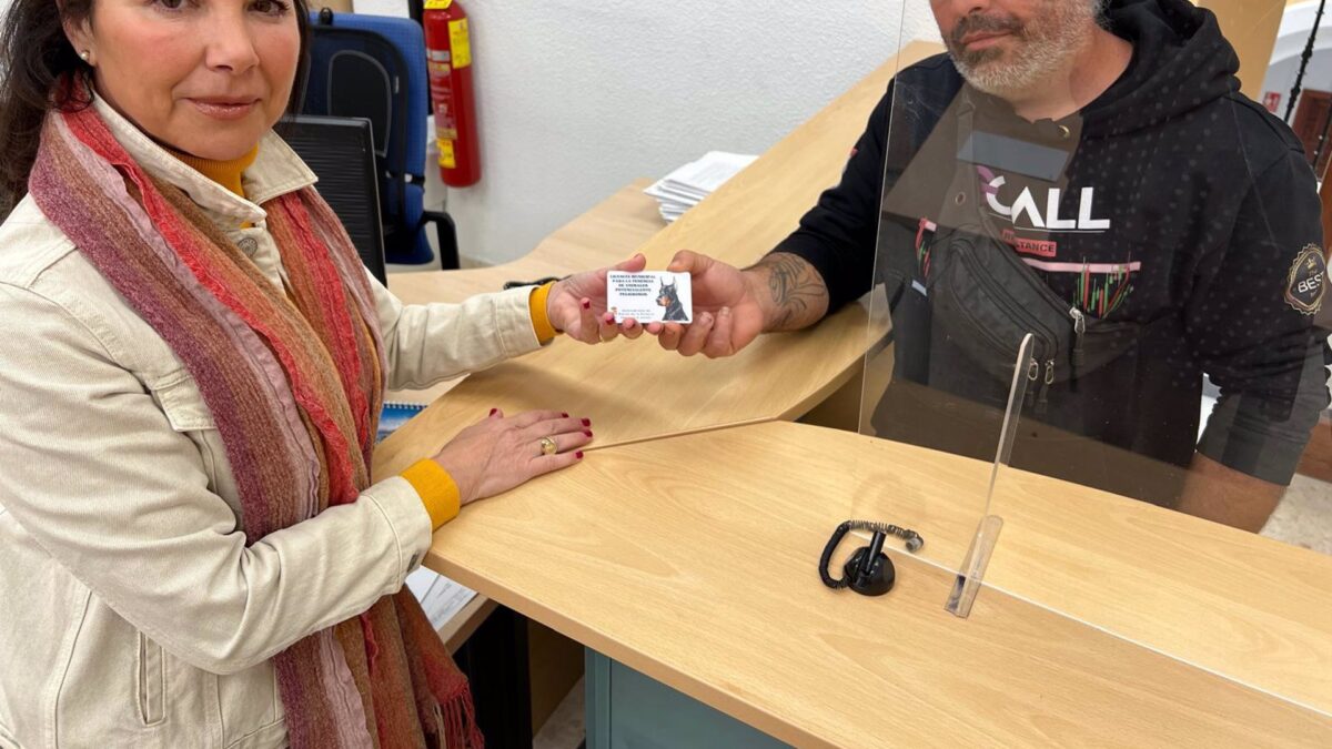 El Ayuntamiento de Rincón de la Victoria mejora la identificación para la tenencia de perros peligrosos