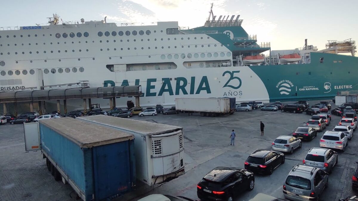 El Puerto de Málaga registra en Semana Santa un 16,3% más de pasajeros en la línea con Melilla