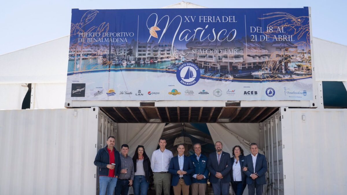 Hosteleros de Benalmádena celebra la XV Feria del Marisco en el Puerto Deportivo de la localidad