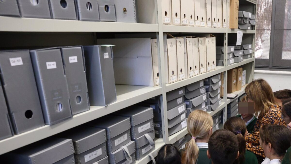 La Diputación acerca el patrimonio documental de la provincia a estudiantes de Primaria