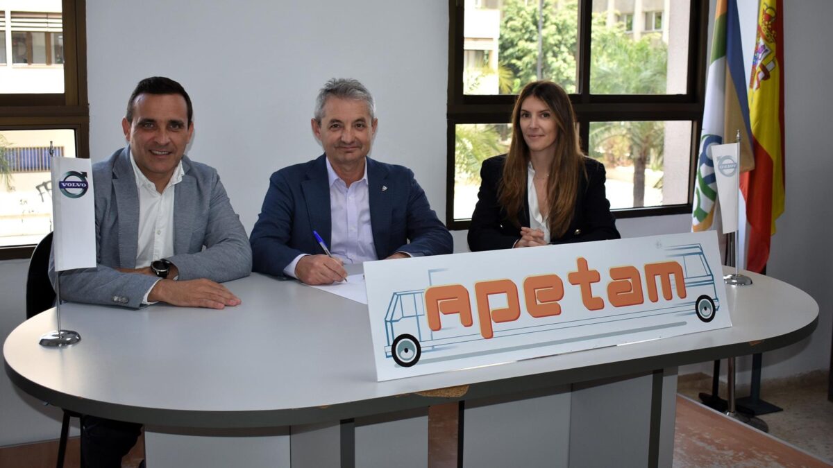 Las empresas de transporte apuestan por la energía solar y los vehículos eléctricos