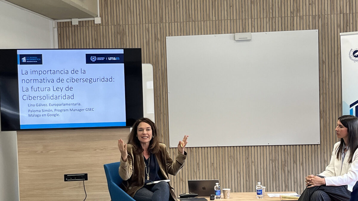 Lina Gálvez, ponente de la Ley Europea de Cibersolidaridad , traslada su contenido a alumnado de Informática