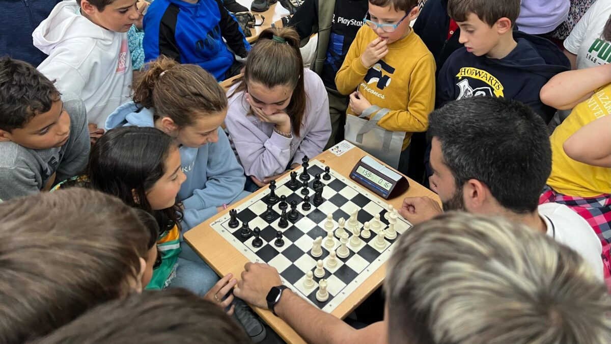 Más de 4.000 alumnos de Primaria de la provincia aprenden matemáticas a través del ajedrez con la Diputación