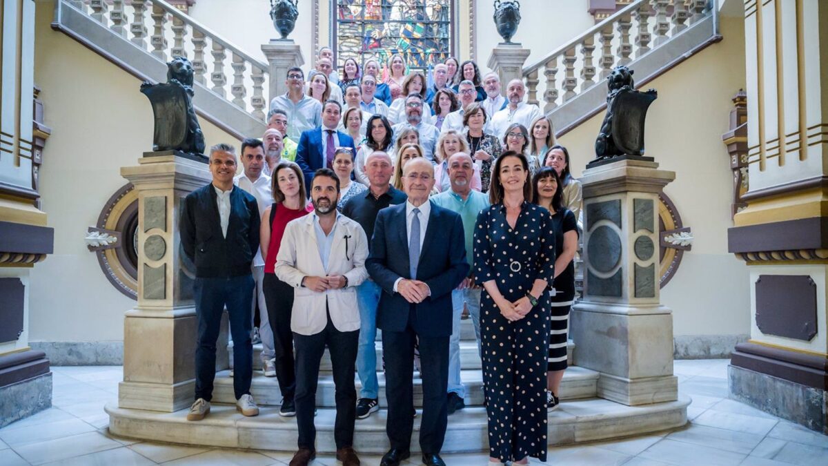De la Torre y Florido asisten al acto de toma de posesión de plazas de 35 empleados públicos en Málaga