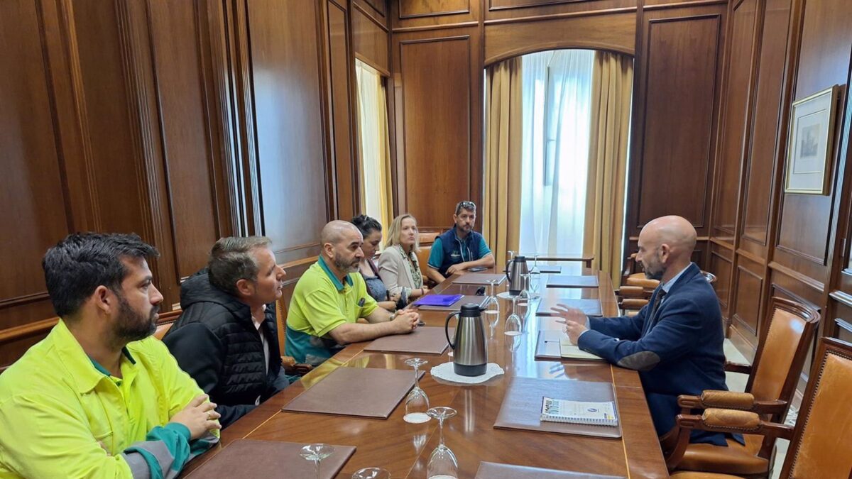 El subdelegado muestra su apoyo a las empresas y trabajadores afectados por el decreto de sequía