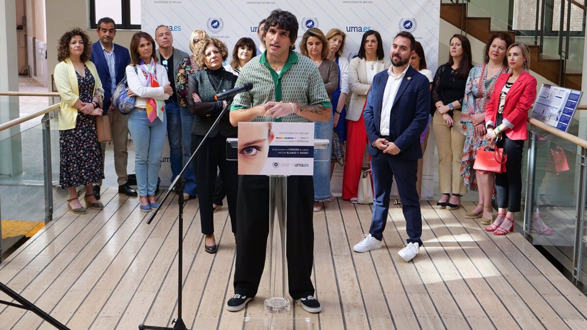 La Dani lee el manifiesto en el que la UMA reafirmar su compromiso con la igualdad y la comunidad LGTBIQ+