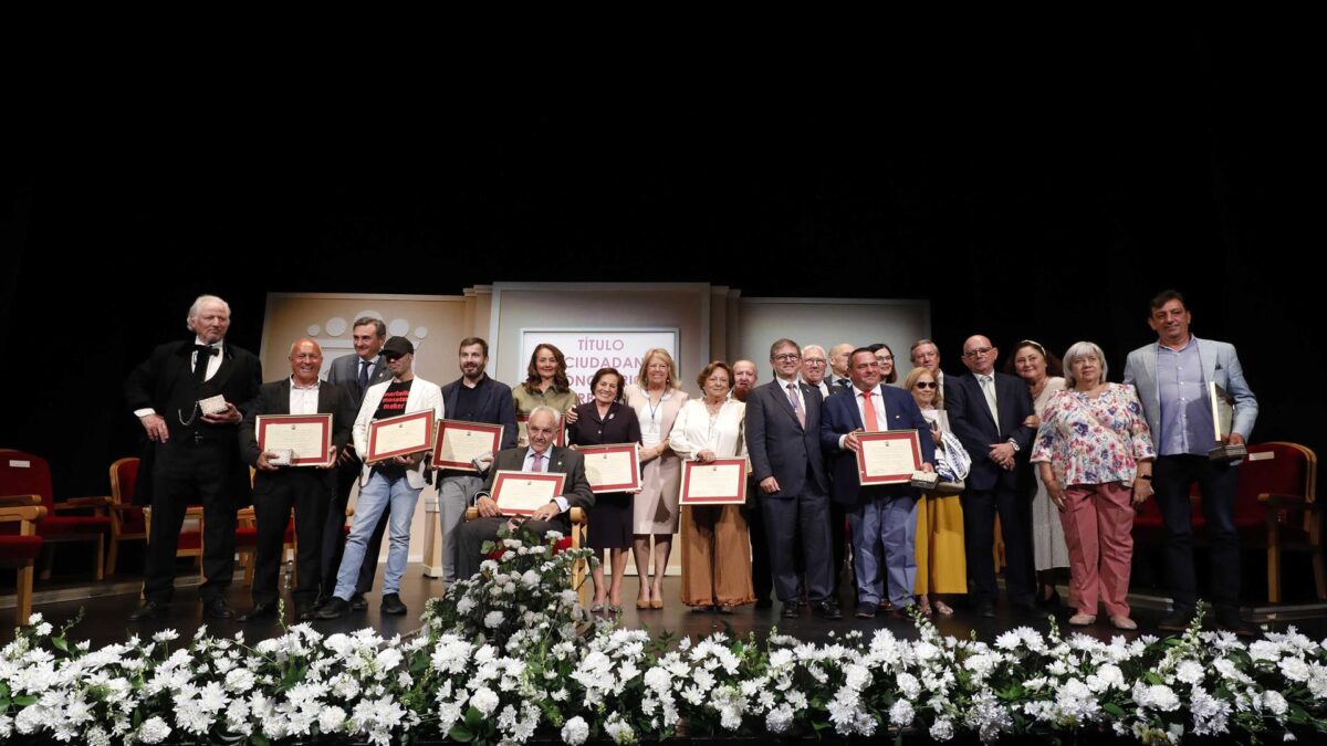 Marbella entrega los títulos de Ciudadanos Honorarios a 16 vecinos por sus valores de comunidad y colaboración
