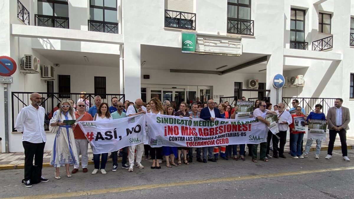Agrede al equipo SUAP del centro de salud de Torre del Mar mientras era atendido en su domicilio