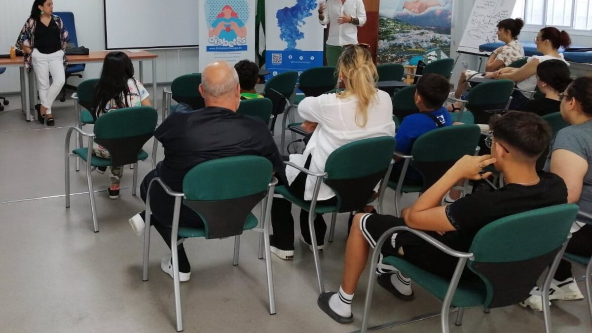 El Hospital de la Axarquía colabora en una nueva edición del campamento para jóvenes con diabetes