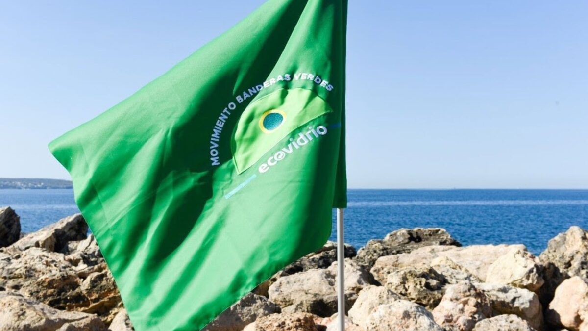 Una docena de municipios y más de 1.000 hosteleros intentan conseguir este verano la bandera verde de Ecovidrio
