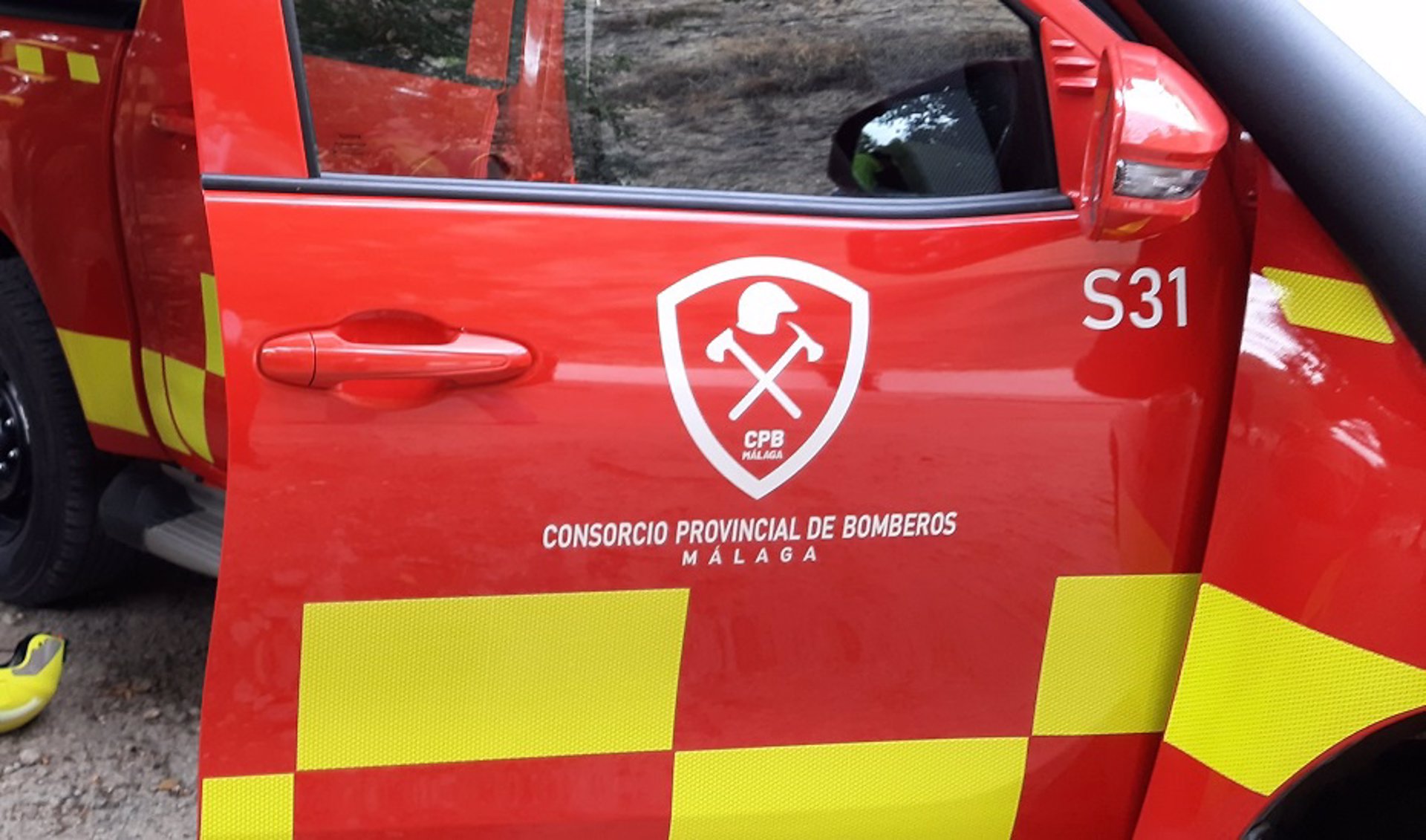 Arde una nave industrial en Vélez-Málaga