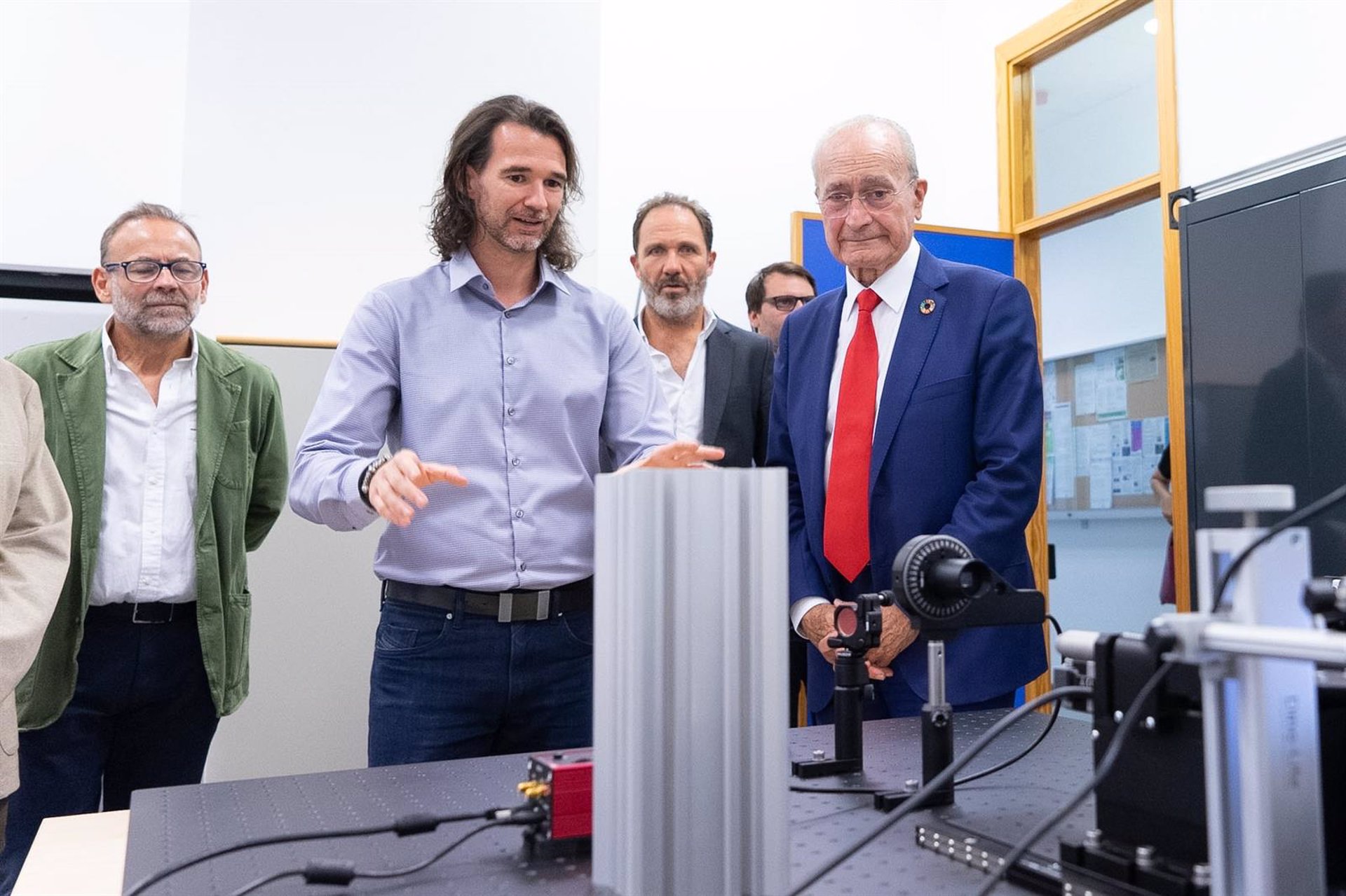- De la Torre visita las oficinas y laboratorios de las spin-offs de alta tecnología Bioherent y AGPhotonics