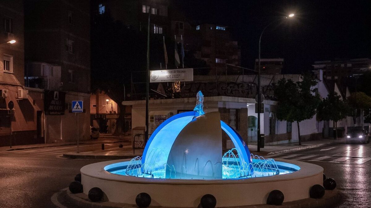 El distrito de Carretera de Cádiz finaliza la reparación integral de la fuente situada en la avenida de La Luz