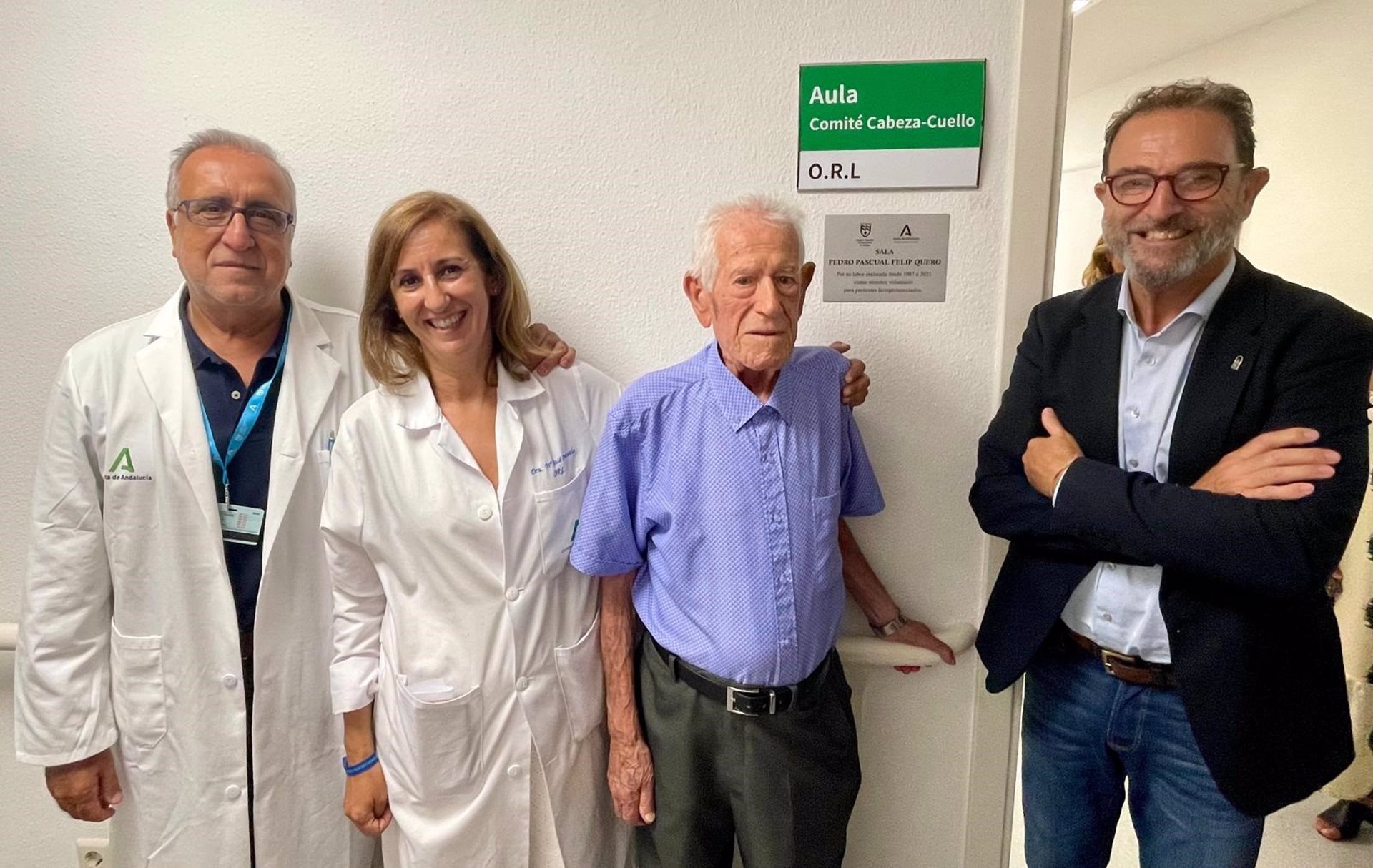 El servicio de otorrinolaringología del Hospital Regional de Málaga rinde homenaje a Pedro Pascual Felip