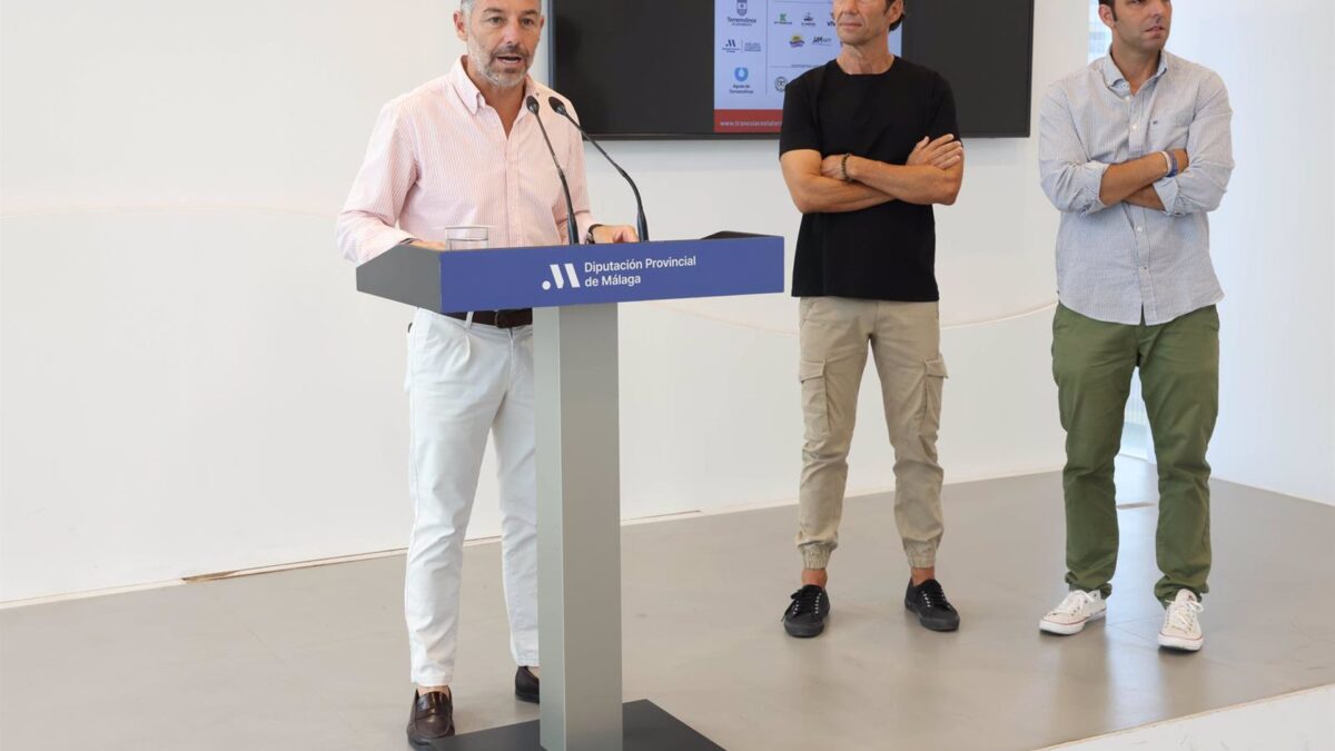 La Diputación impulsa la Travesía a Nado de Torremolinos en la que participan 272 nadadores