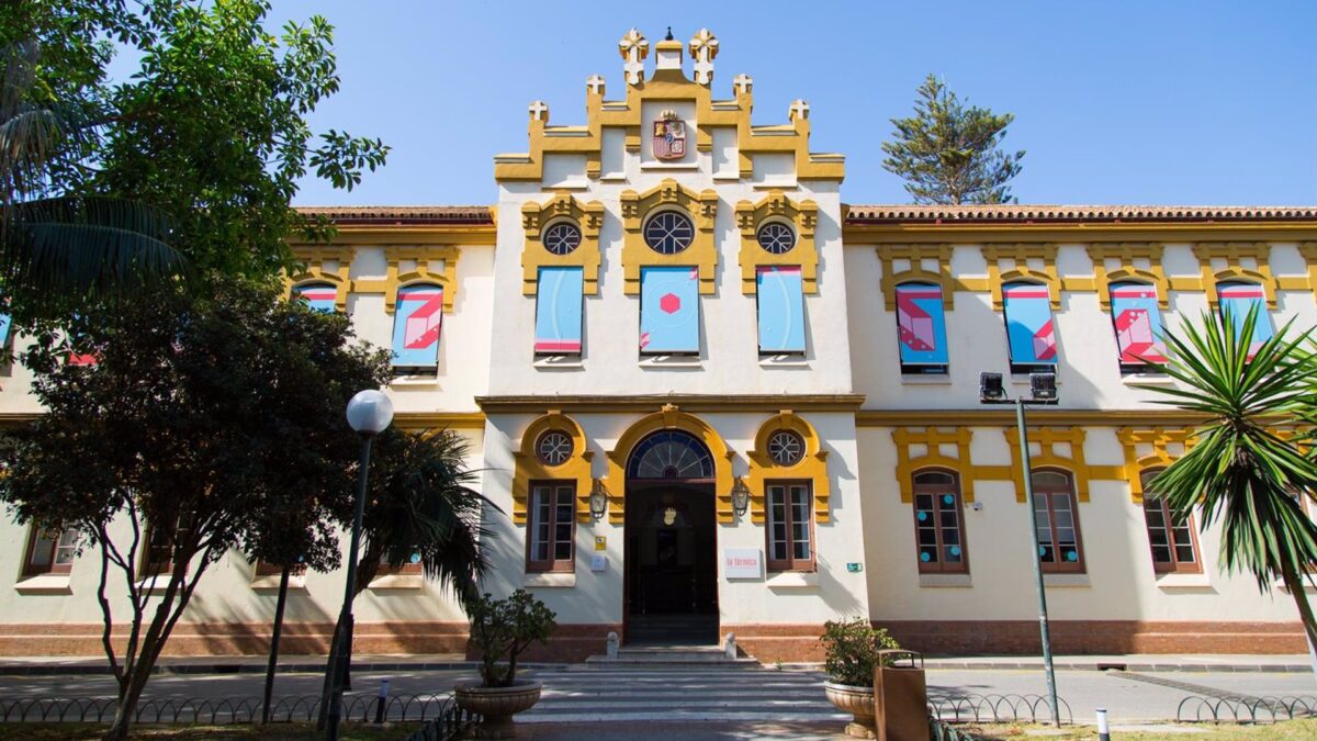 La Térmica permanece abierta en agosto con las exposiciones '^misericordia' y 'Retratos de familia'