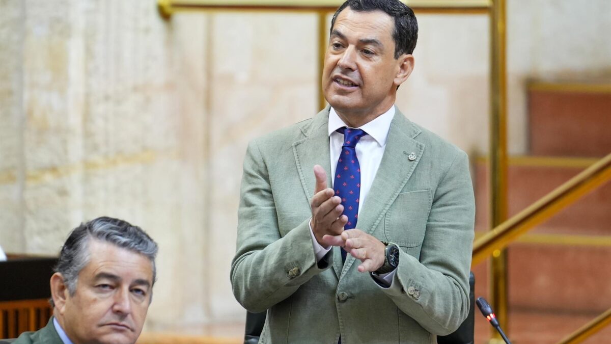 Moreno defiende a De la Torre tras sus palabras sobre la "importancia relativa" de vivir fuera de la capital