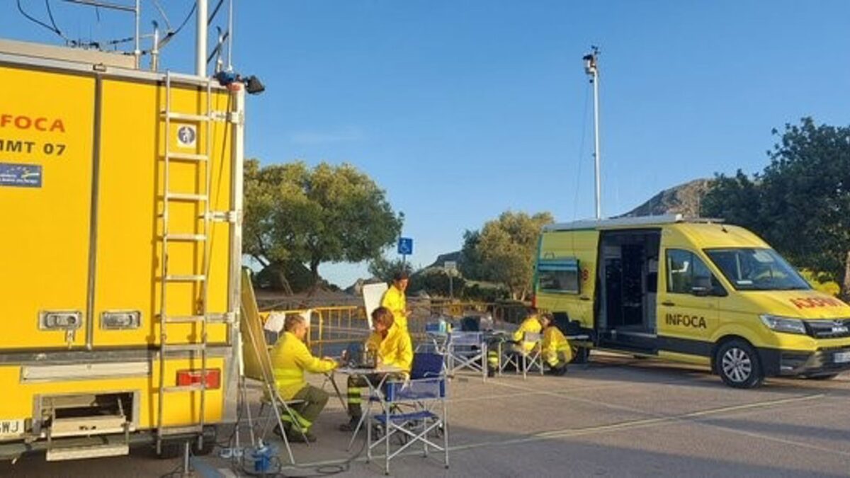 Perimetrado durante la noche el incendio de Casares pendiente de la previsión de fuertes vientos