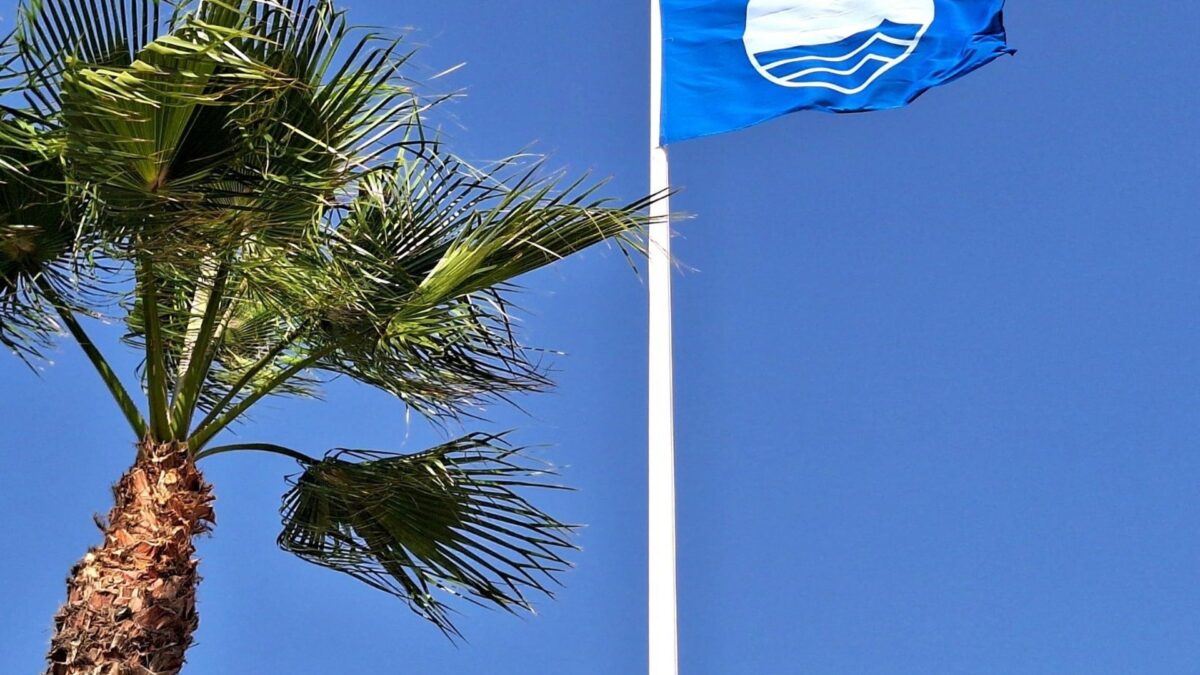 Torremolinos iza por primera vez la Bandera Azul en las playas de Playamar y Bajondillo