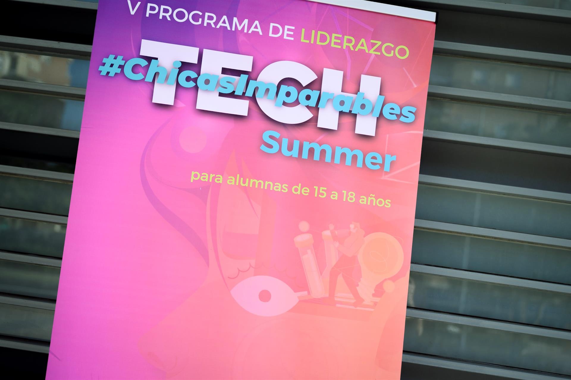 Un total de 50 "chicas imparables" comienza su formación en liderazgo y tecnología