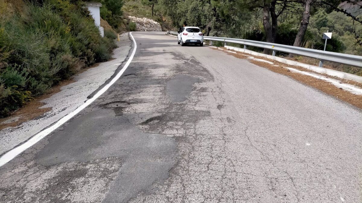 Diputación licita por 850.000 euros el arreglo de dos carreteras entre Estepona y Jubrique y en Cañete la Real
