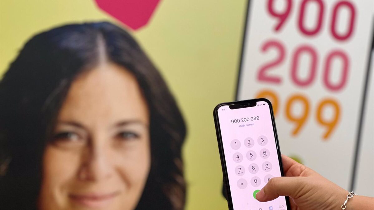 El teléfono de las mujeres atiende hasta junio en Málaga 5.300 llamadas, un 58% más que en 2023