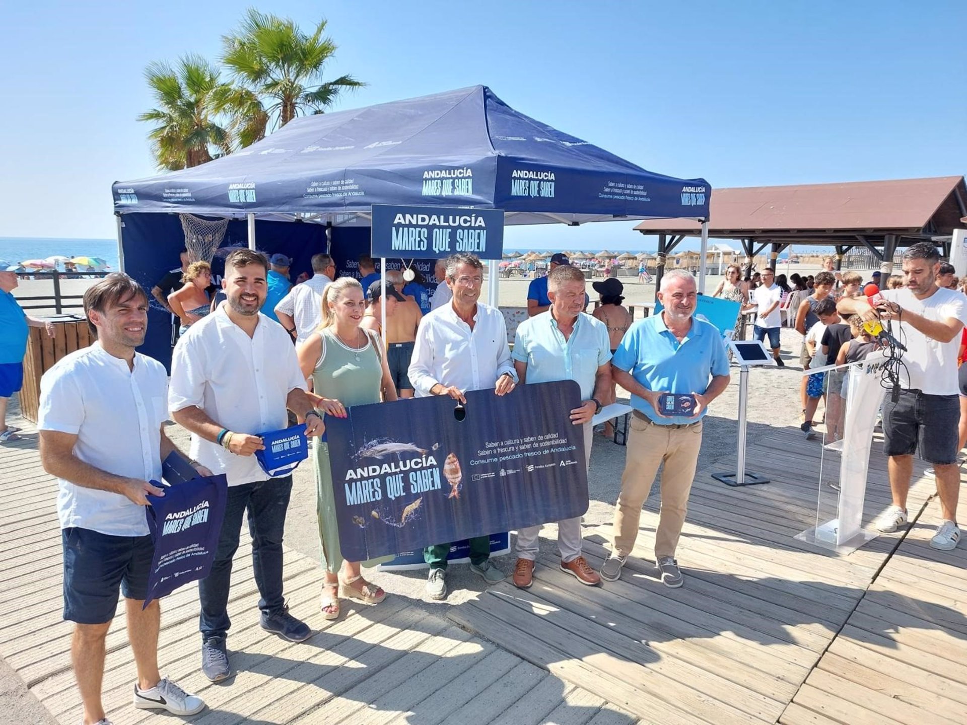La campaña 'Andalucía, mares que saben' promociona en Málaga el consumo de pescado y marisco de calidad