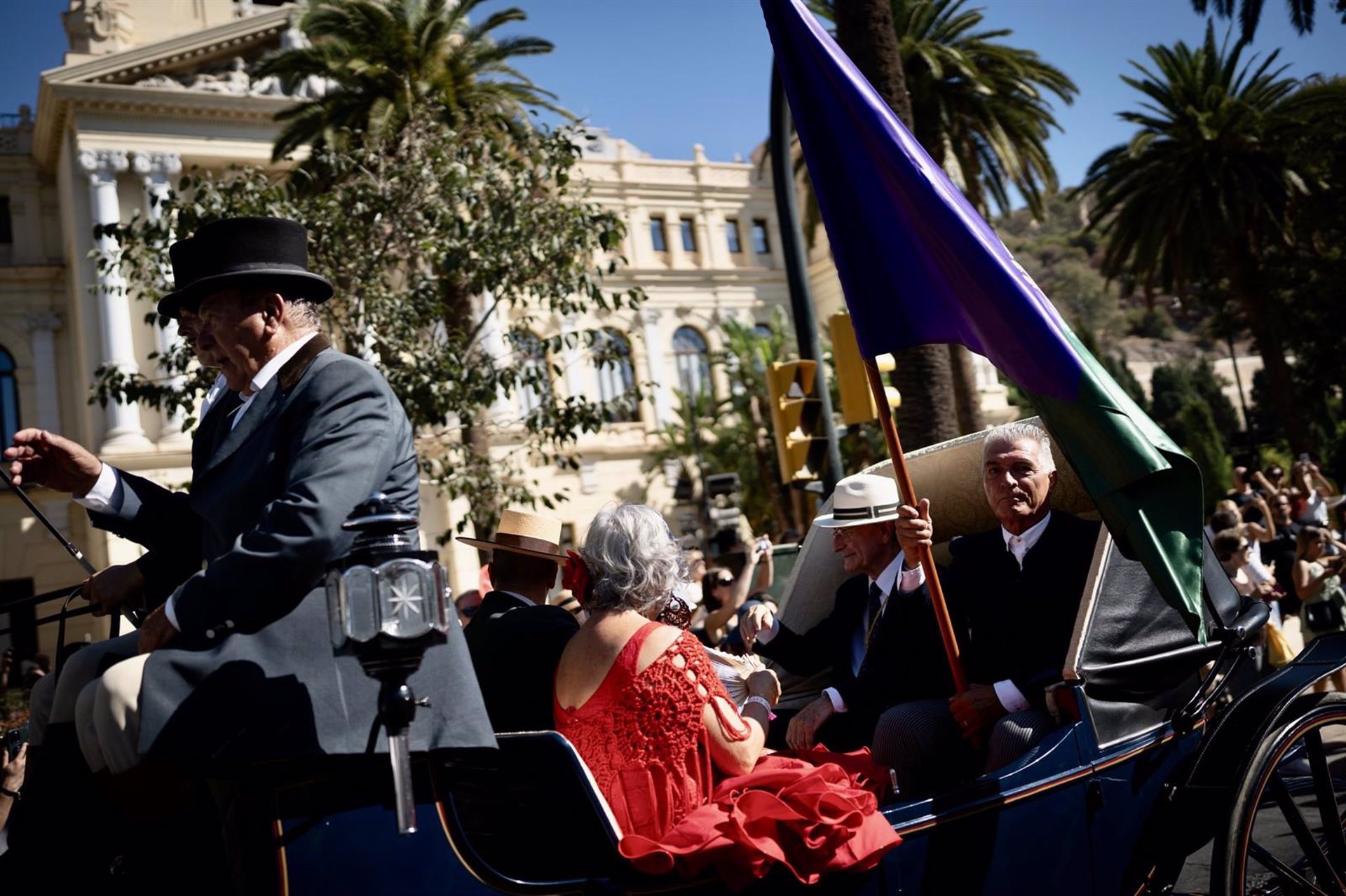 Málaga se vuelca con la tradicional romería en honor de su patrona, la Virgen de la Victoria