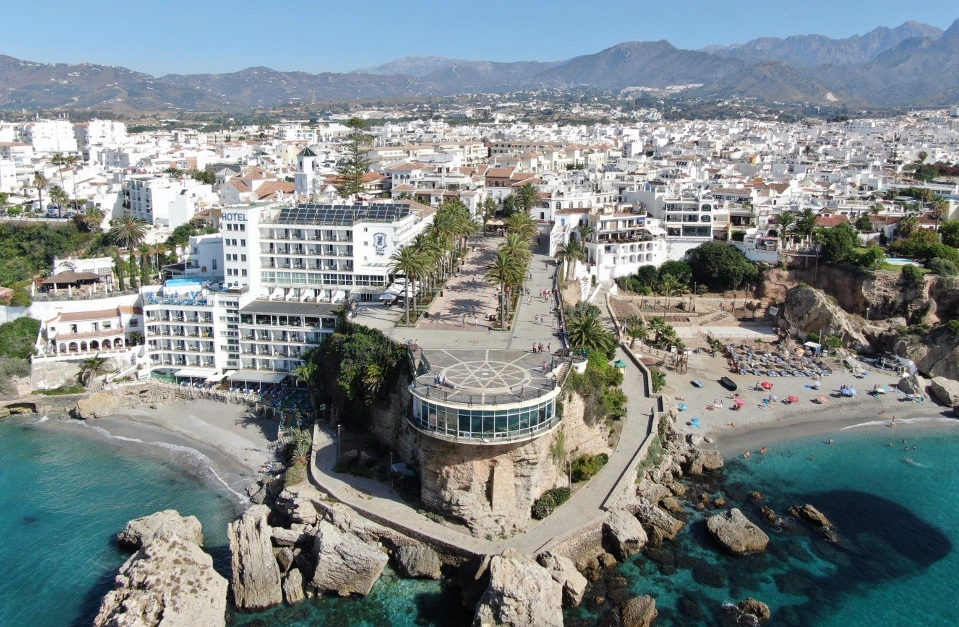 Nerja inicia el proceso para la gestión indirecta de los servicios de recogida de residuos y limpieza viaria