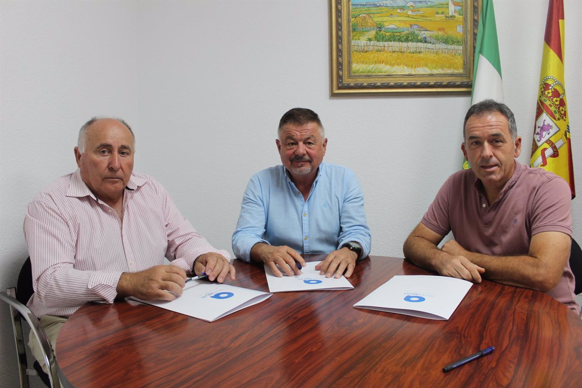 Axaragua y regantes piden a la Junta la concesión de agua de la futura desaladora de la Axarquía
