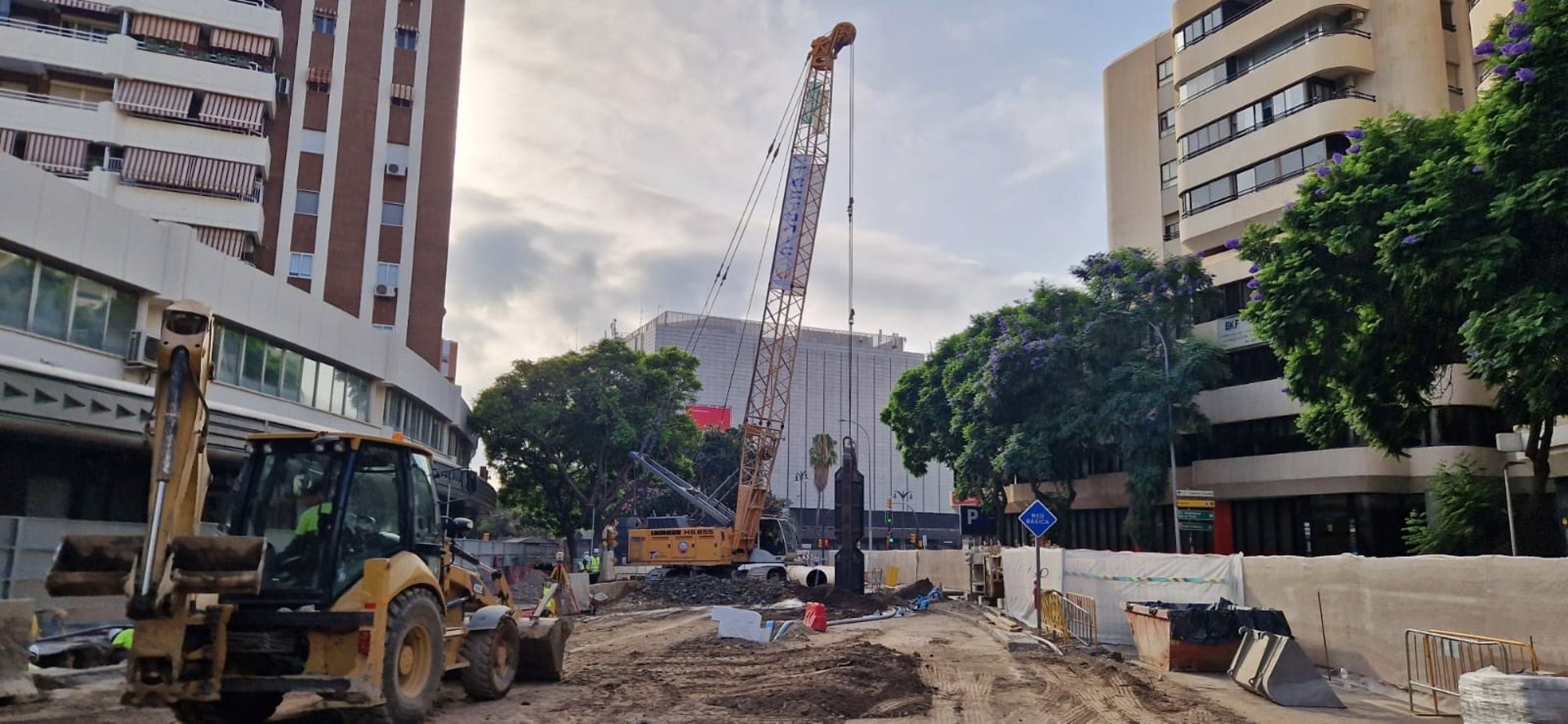 El avance de la obra de ampliación del metro provoca el corte del acceso a una calle desde el lunes