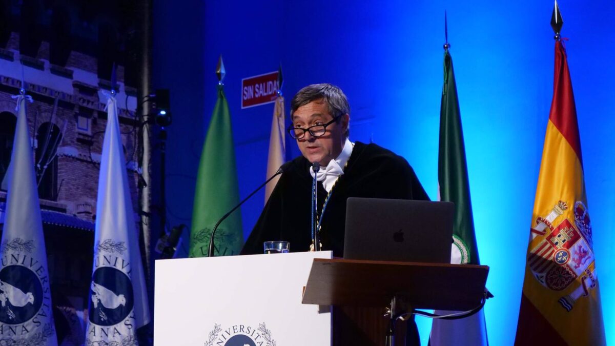 El rector de la UMA ve "insuficiente" la financiación actual y exige igualdad con las universidades privadas