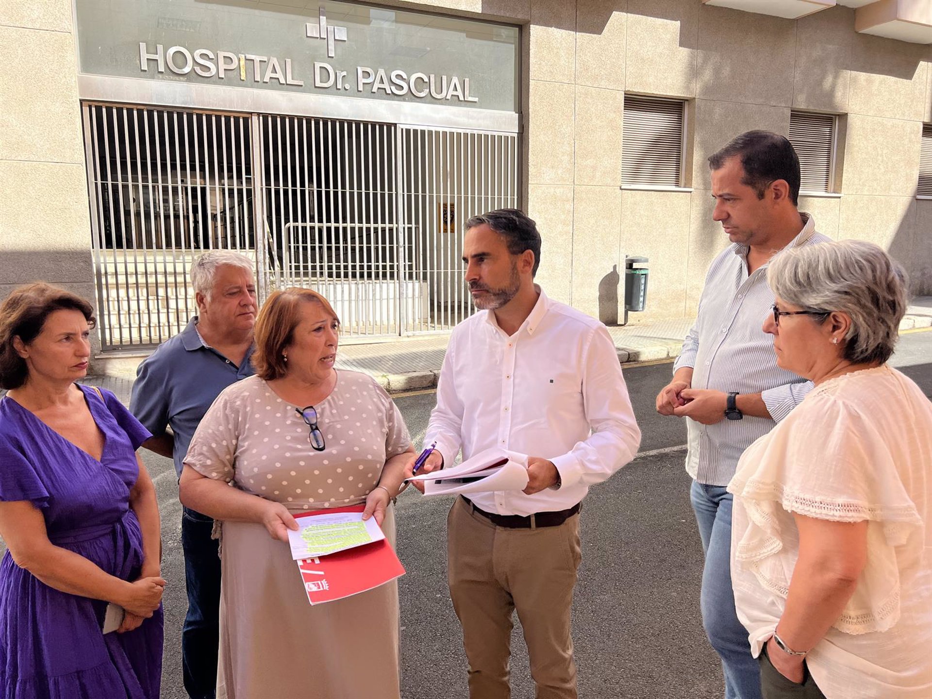 PSOE pide a Moreno que "deje las vacaciones" y solucione "los graves problemas de la sanidad andaluza"
