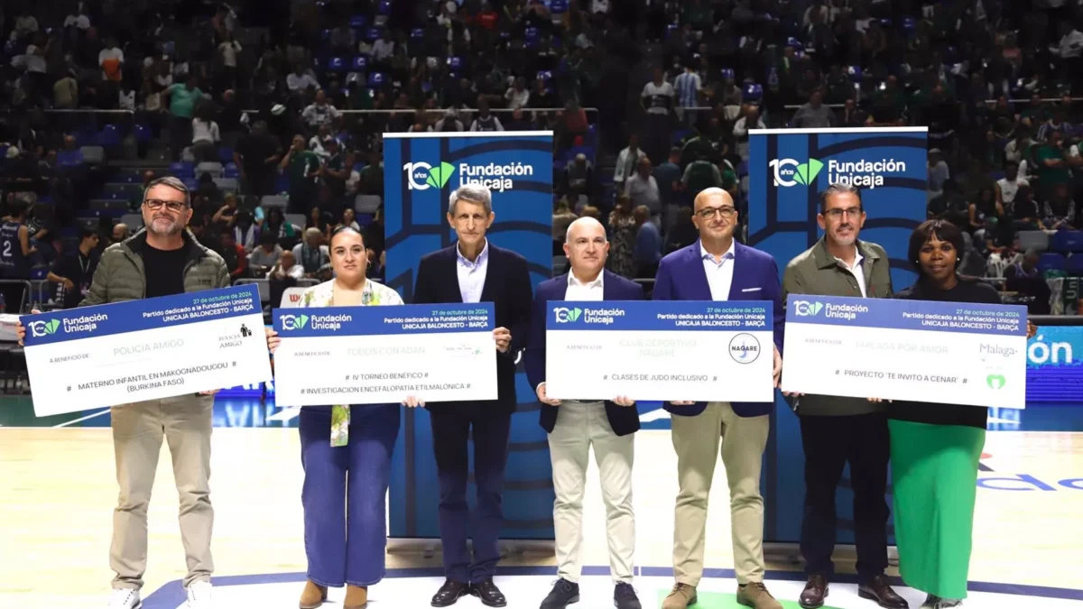 Fundación Unicaja entrega cheques solidarios a cuatro asociaciones en el partido Unicaja-Barça