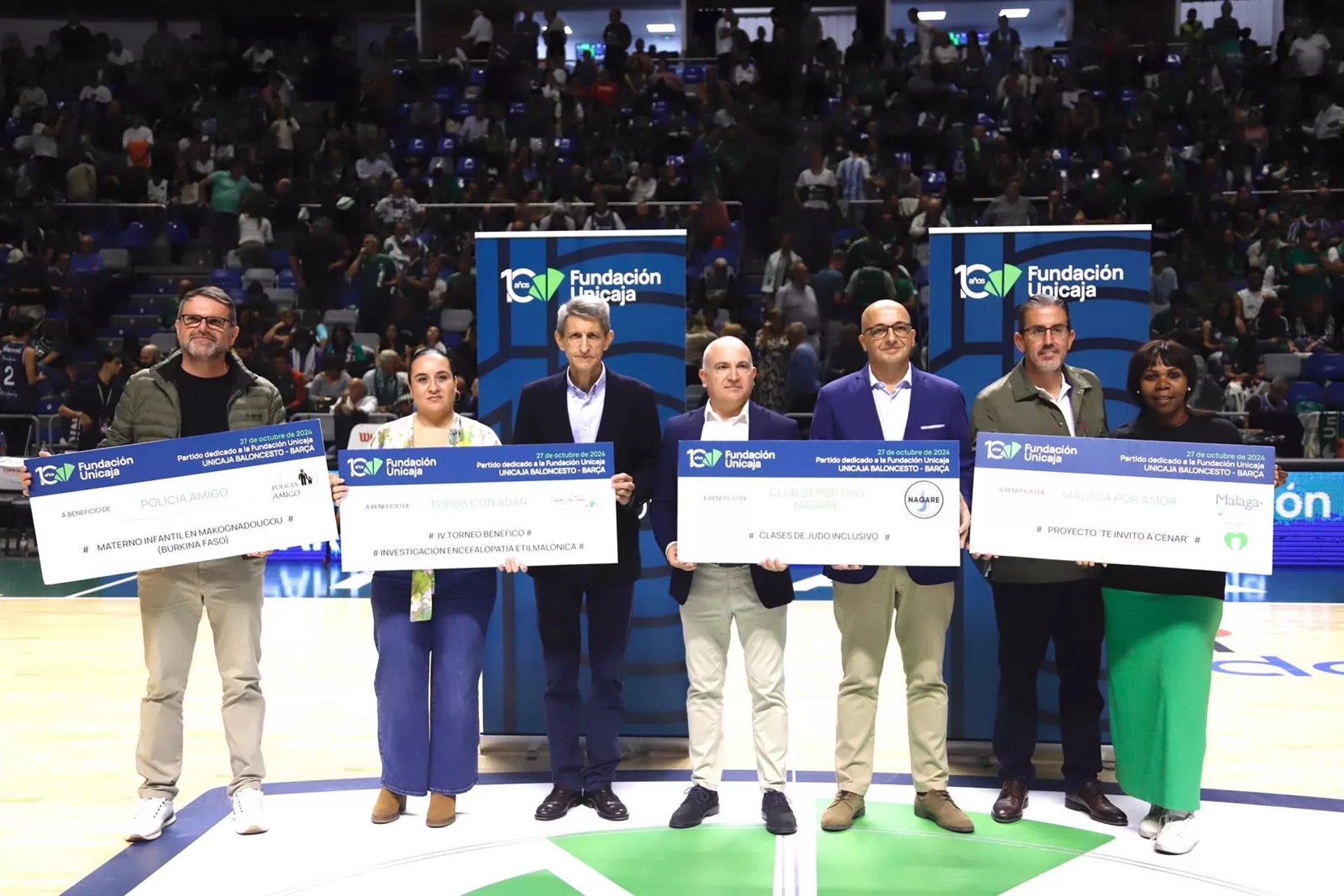 Fundación Unicaja entrega cheques solidarios a cuatro asociaciones en el partido Unicaja-Barça