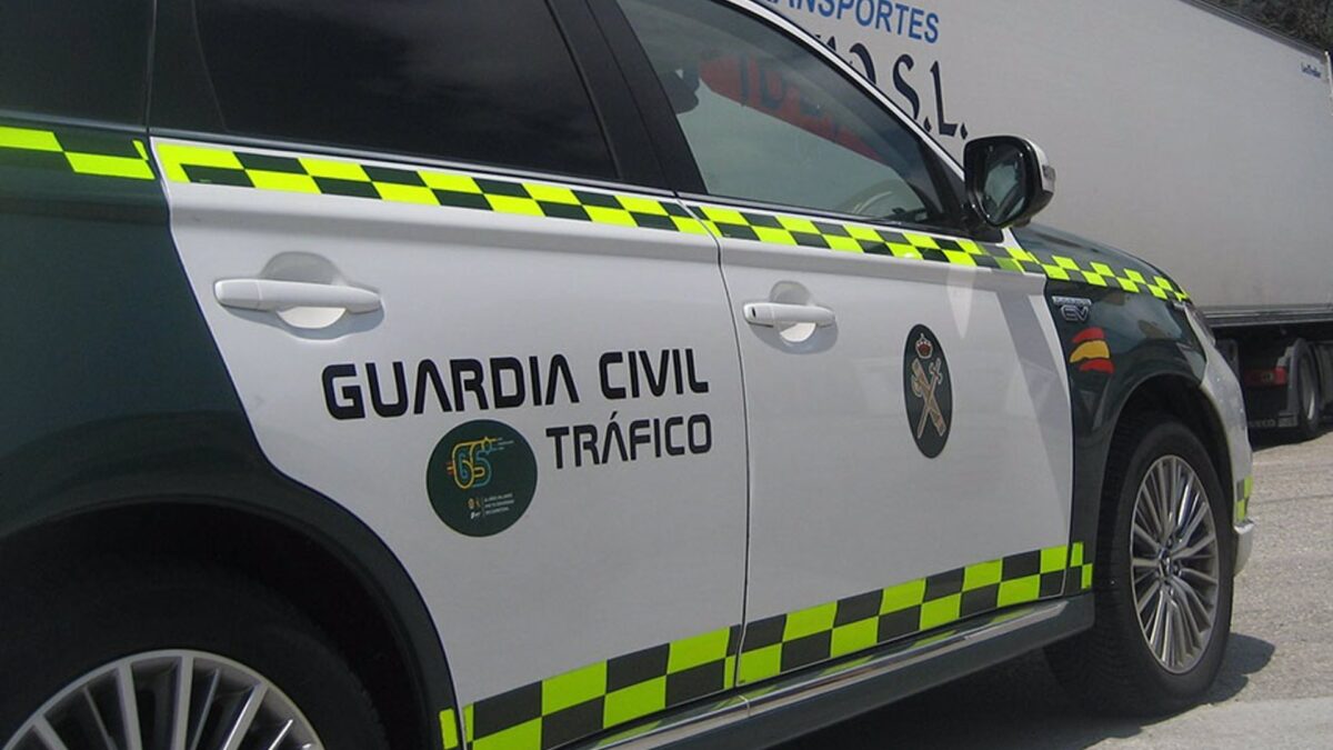 Investigan accidente en Cártama con un motorista herido tras chocar con un coche que huyó del lugar