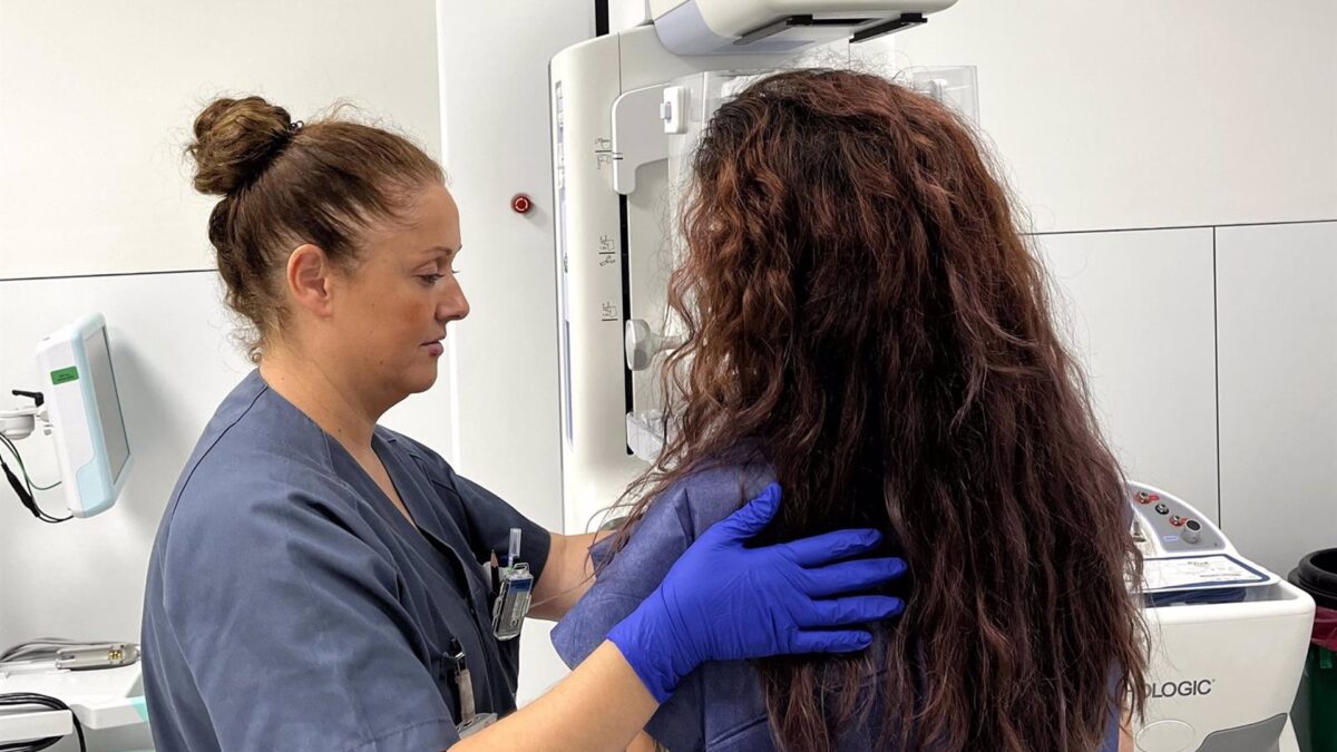 Quirónsalud Málaga organiza una charla coloquio y taller de oncobelleza para pacientes de cáncer de mama
