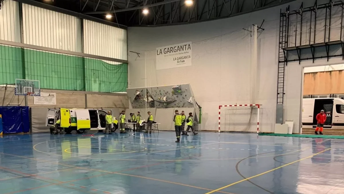 Rescatan en helicóptero a personas aisladas en sus casas por la crecida del río Guadalhorce