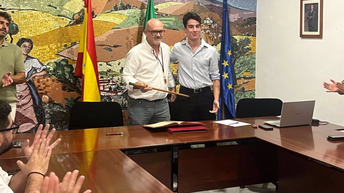 Un acuerdo de PSOE y PP arrebata la Alcaldía a IU en Casabermeja tras la renuncia por salud de Artacho