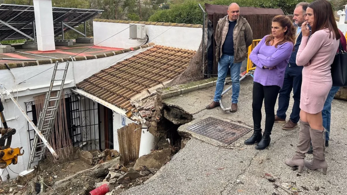 Alhaurín el Grande retira los restos acumulados en zonas afectadas por la DANA que descargó 120 mm
