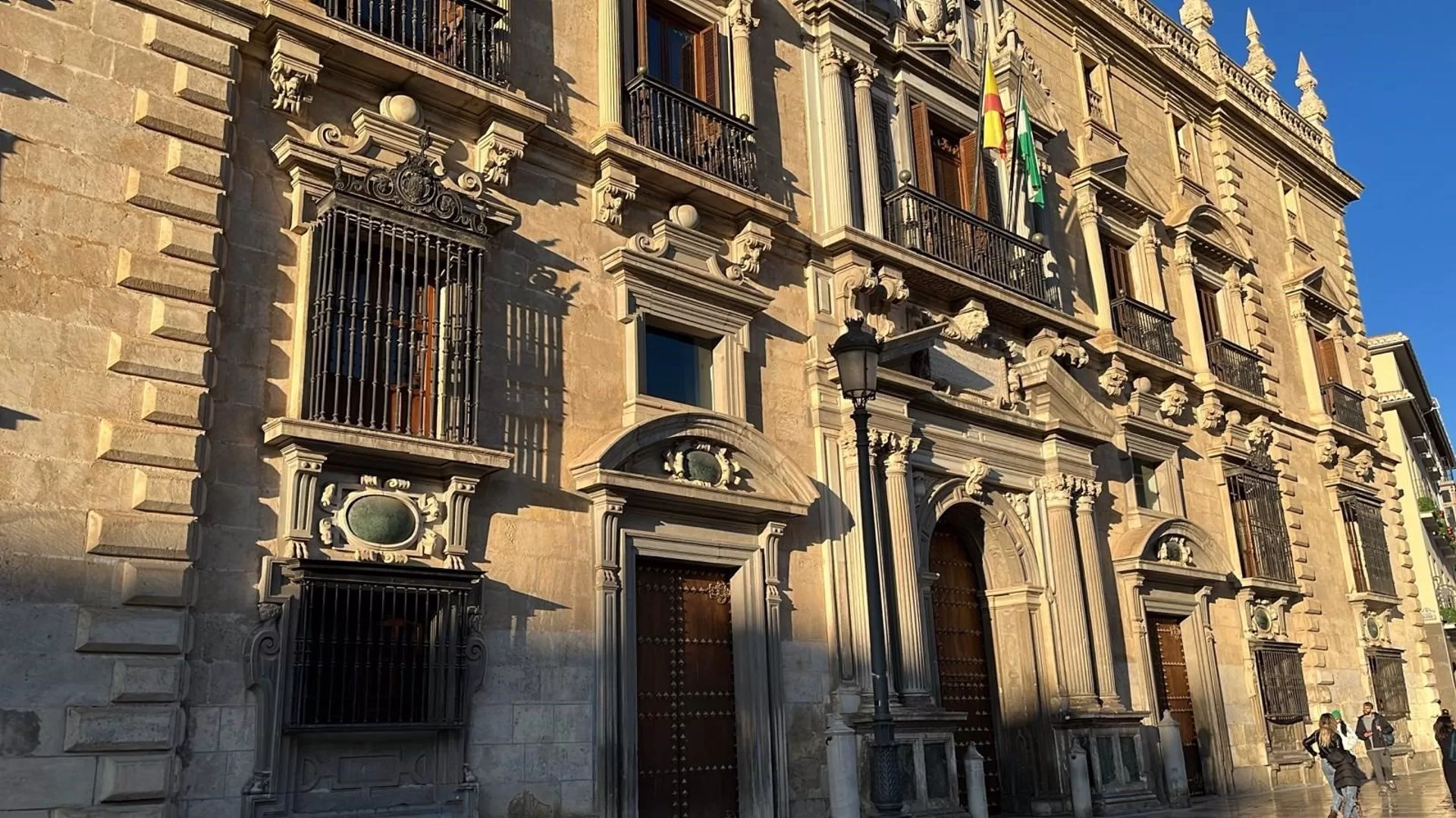 Condenado a tres años y medio de cárcel por estafar 160.000 euros haciéndose pasar por bróker